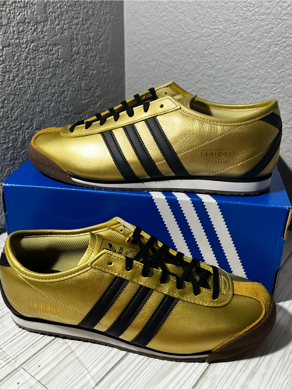 Adidas Originals Italia 70s Metallic Gold Black Gum Sneakers Women's size 10 NWT